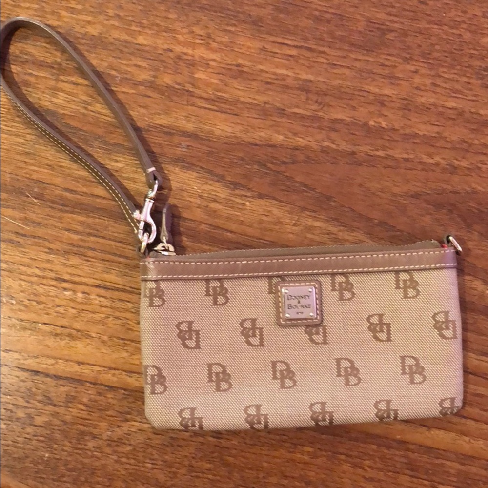 Dooney and Bourke wristlet great condition